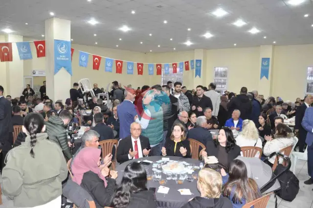 Salihli’de Ülkü Ocakları Şehitler İçin İftar Programı Düzenledi