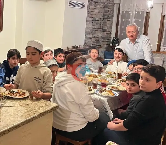 Ahmet Özköse'den Kadir Gecesi İçin Anlamlı Mesaj