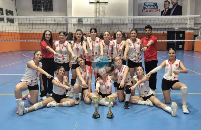 Tut Gençlik Spor Kulübü'nün Kız Voleybol Takımı Çifte Şampiyon Oldu