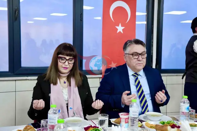 Rektör Özölçer, İftar Programında Huzurevi Sakinleri ve Koruyucu Ailelerle Buluştu