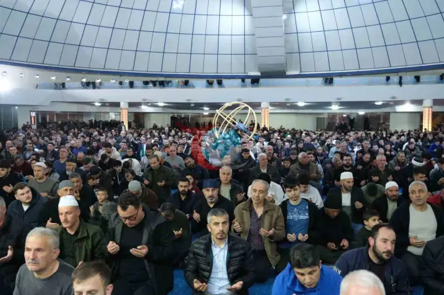 Erzincan'da Kadir Gecesi Terzibaba Camii'nde Coşkuyla Kutlandı