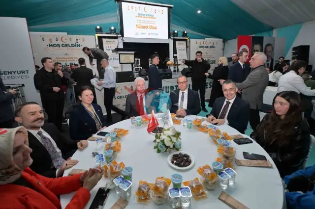İstanbul Valisi Gül ve Başkan Vekili Aksoy, Esenyurt'ta Kadir Gecesi İftarında Buluştu