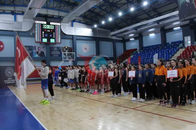 Düzce'de Yıldızlar Basketbol Yarı Finalleri Start Aldı
