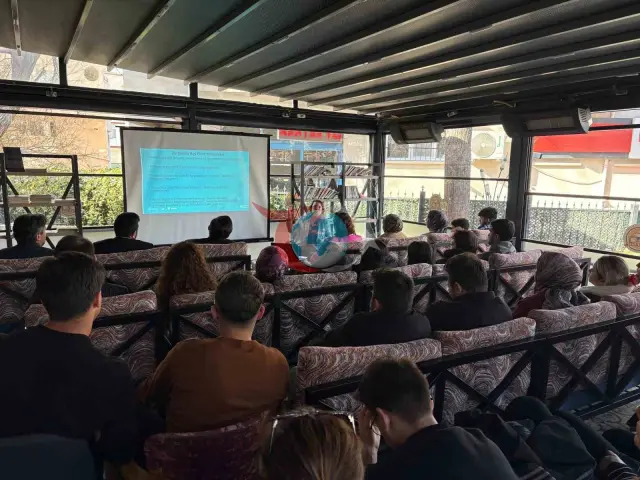 Sincan Kitap Kafe’de Siber Zorbalıkla Mücadele Yöntemleri Tartışıldı