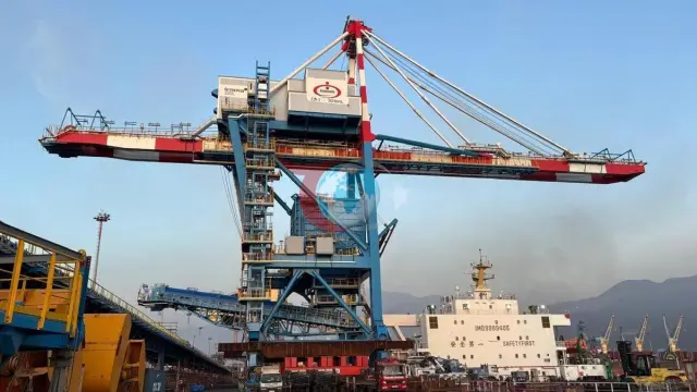 OYAK Denizcilik, Yapay Zeka Destekli Akıllı Vinçlerle İsdemir Limanı'nda Yenilik Başlatıyor