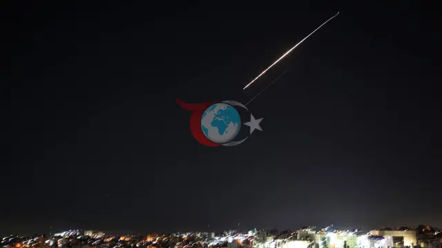 İran'dan İsrail'e Yönelik Füze Saldırısı Batı Şeria'da Görüldü