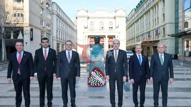 TBMM Başkanı Kurtulmuş, Bükreş'te Atatürk Anıtı'nı Ziyaret Etti