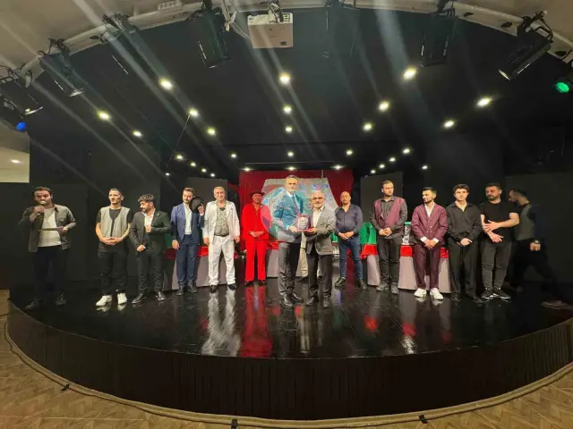 Erzurum Şehir Tiyatrosu, Erol Günaydın Tiyatro Festivali'nde Büyüledi