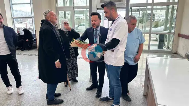 Silvan'da Yaşlılar Haftası'nda Hastanede Özel İlgi Gören Yaşlılar