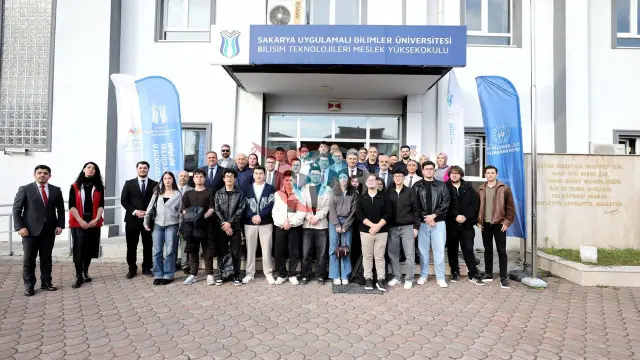 Sakarya'da Bilişim Teknolojileri MYO'da 'Genç Ofis' Açılışı Gerçekleşti