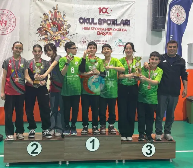 Köyceğiz Toparlar Ortaokulu Floor Curling’te Muğla'nın Zirvesinde