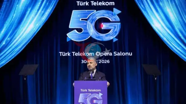 Türk Telekom'un 5G Şovu: Sefo ve Müslüm Gürses Hologramıyla Eşsiz Düet