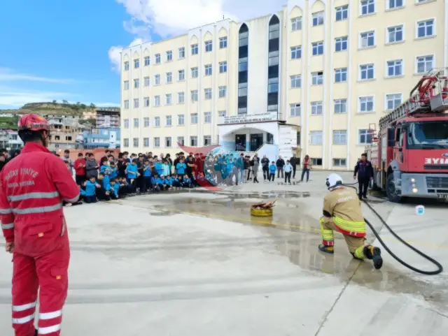 Antakya'da Lise Öğrencilerine Yangın Güvenliği Eğitimi Verildi