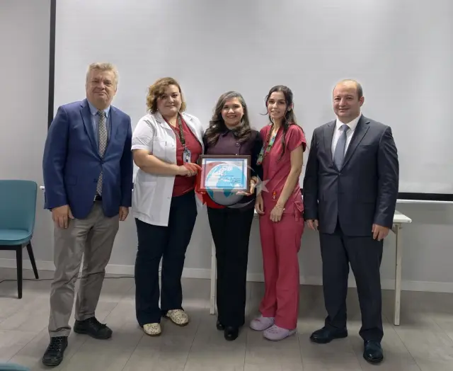 Manisa CBÜ Hastanesi, 'Bebek Dostu Hastane' Belgesiyle Onurlandırıldı