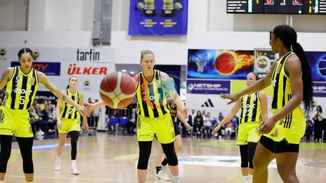 Fenerbahçe Opet, Galatasaray'ı Yenerek Seride 2-0 Öne Geçti