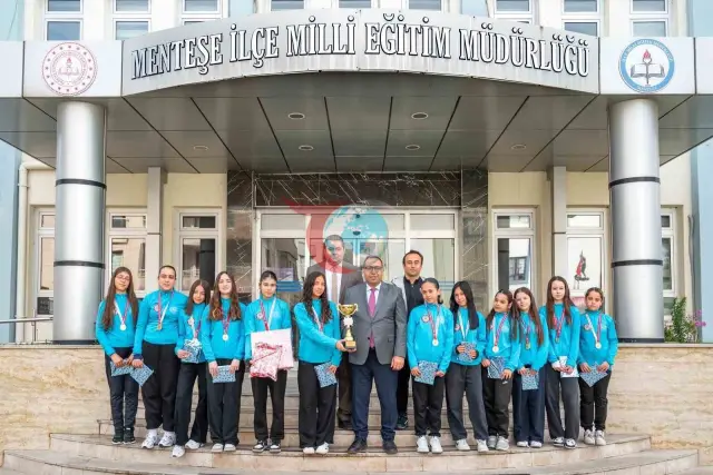 Menteşe Cumhuriyet Ortaokulu Hokey Takımı Türkiye Yarı Finalleri'ne Hazır
