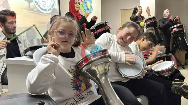 Bolu’da Özel Eğitim Öğrencilerinden Etkileyici Performanslar: Darbuka Gösterisi Büyük İlgi Gördü