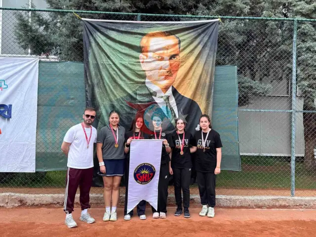 Gaziantep Kolej Vakfı Tenis Takımı Türkiye Finallerine Yükseldi