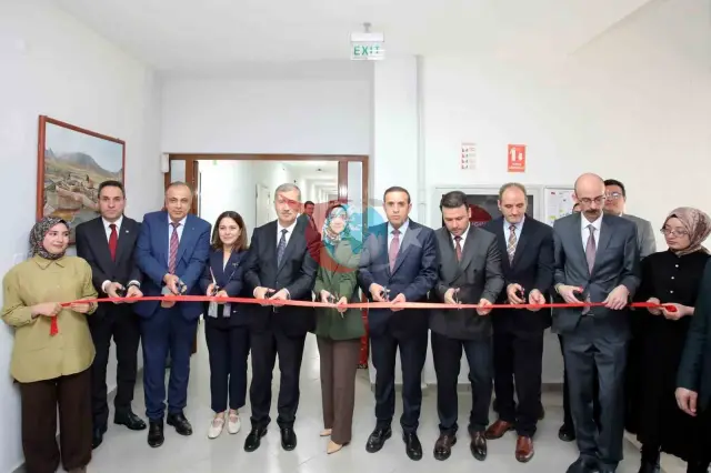 Ağrı İbrahim Çeçen Üniversitesi'nde Zebra Balığı Laboratuvarı Açıldı