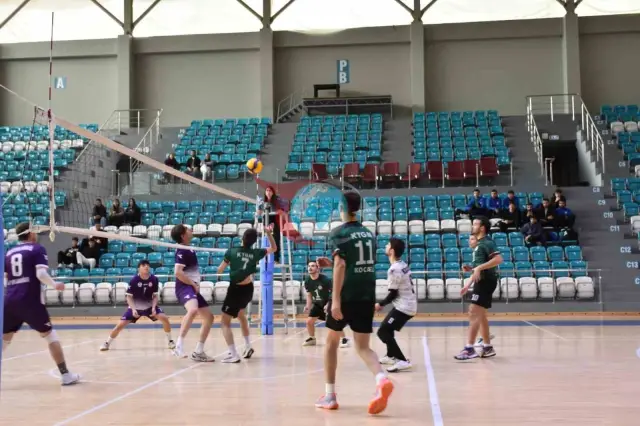 Afyonkarahisar GSB Yurtları YURTLİG Voleybol Ege Grubu'nda Zirvede