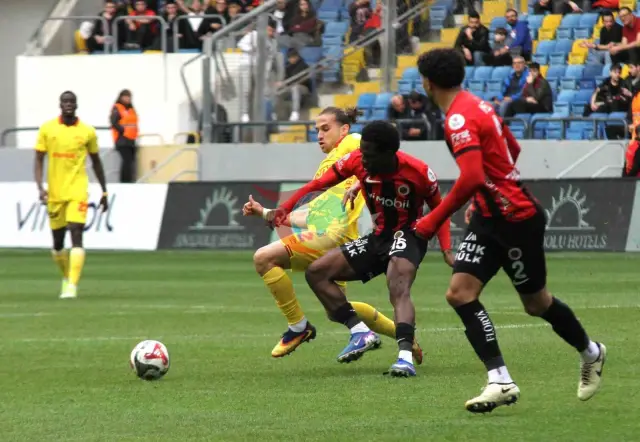 Trendyol Süper Lig'de İlk Yarı: Gençlerbirliği 0-1 Göztepe