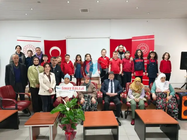 Bilecik'te Huzurevi Sakinleri ve Öğrencilerden Anlamlı Buluşma
