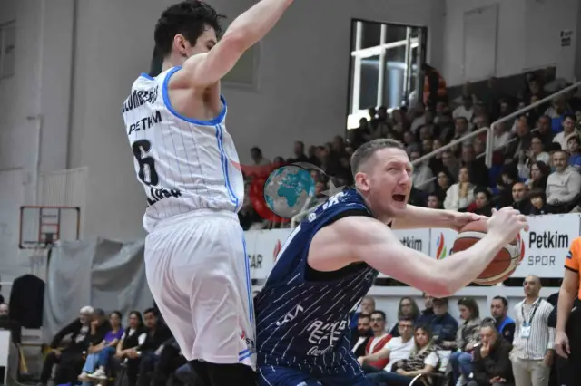 Basketbol Süper Ligi'nde A. Efes Aliağa Petkimspor'u Farklı Geçti