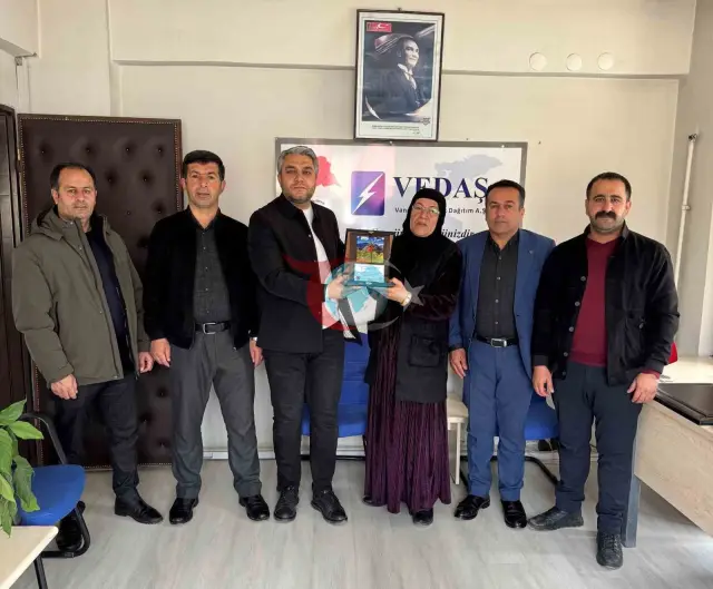Muhtarlardan VEDAŞ Ekiplerine Anlamlı Plaket Töreni