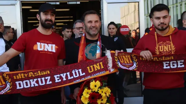 Galatasaray Taraftarları İzmir'de Takımlarını Coşkuyla Karşıladı