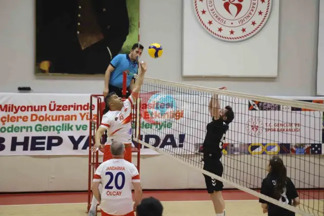 Karabük'te Kurumlar Arası Voleybol Turnuvası Heyecanı Başladı