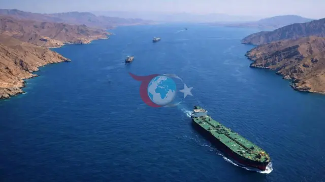 İran Basını: İlk Gemi Hürmüz Boğazı'nı Aştı