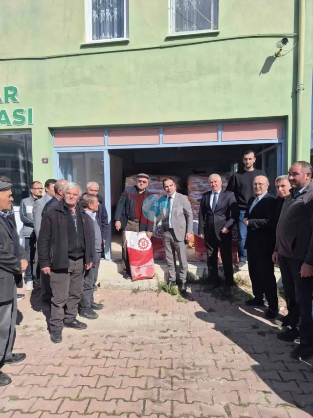 Yenipazar'da Çiftçilere 240 Torba Yağlık Ayçiçeği Tohumu Dağıtıldı
