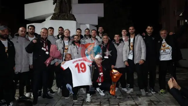 Sungurlu'da Efeler Ligi Sevinci: Şampiyonluk Coşkusu Meydanı Doldurdu
