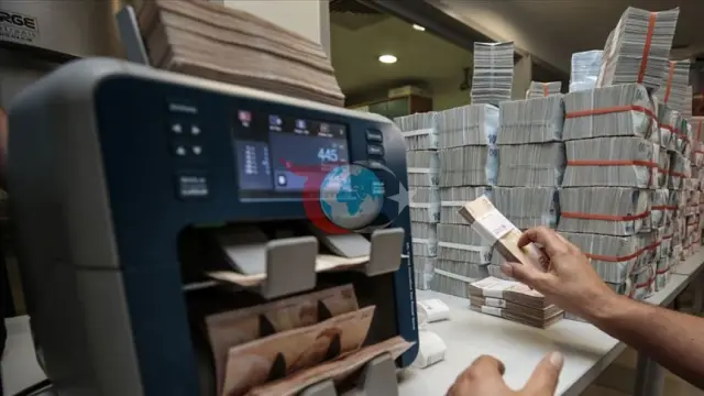 Türkiye'de Bankacılık Kredileri 24,9 Trilyon TL'yi Geçti: Kredi Kartı Borçları Rekor Seviyede