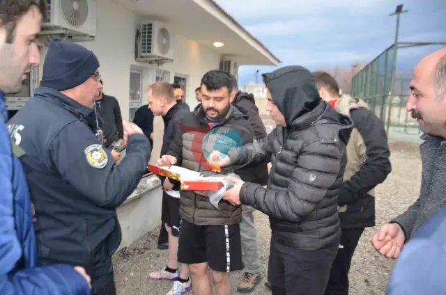 Bulanık’ta Dostluk Maçı: Protokol ve Polis Sahada Buluştu