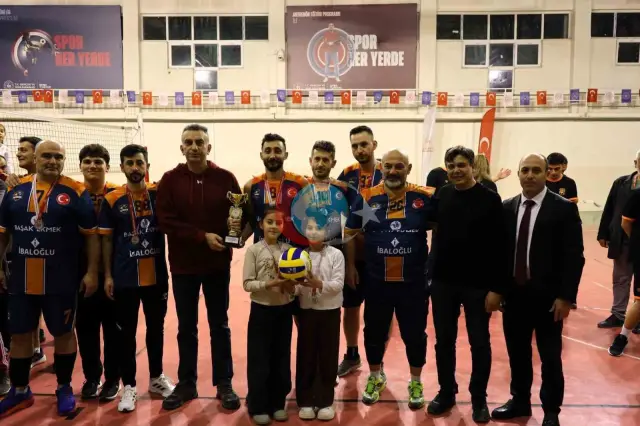 Bilecik'te Renkli Voleybol Turnuvası Finali