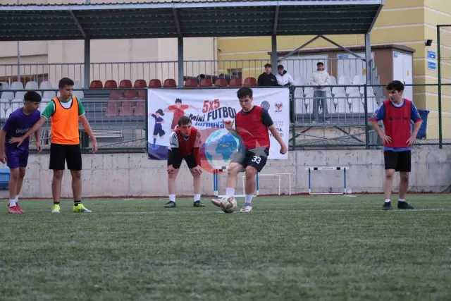 Bilecik'te Gençler İçin 5x5 Futbol Turnuvası Başladı