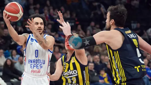 Anadolu Efes ve Fenerbahçe Beko'nun Zorlu Mücadelesi Yarın