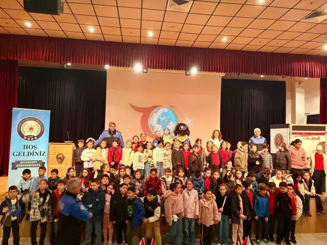 Polis Haftasında Öğrenciler Emniyet Birimlerini Ziyaret Etti
