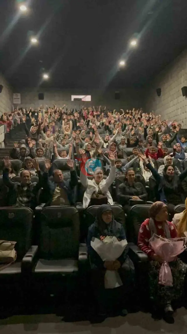 Dörtyol'da İlkokul Öğrencileri Sinema Deneyimi Yaşadı