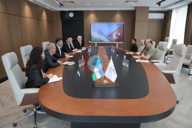 Rektör Hacımüftüoğlu, Taşkent'teki İlaç Zirvesinde Kritik Görüşmeler Yaptı