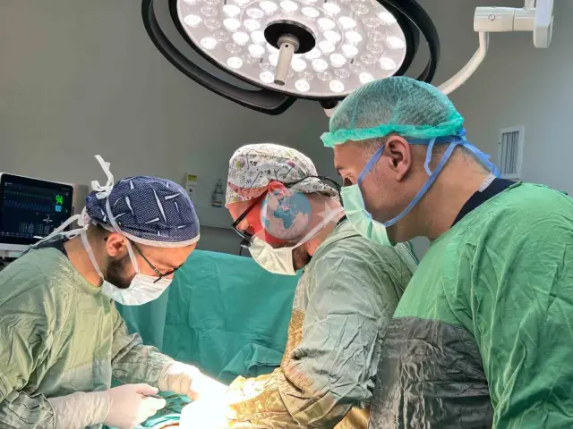 Muş'ta Asitli İçecek Tüketimi Sonucu Midesi Delinen Genç Kız Sağlığına Kavuştu