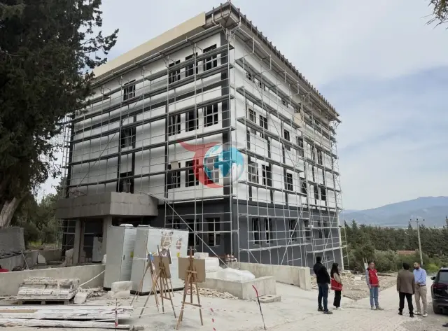 Arsuz'da Sosyal Hizmet Merkezi İnşaatı Hız Kesmeden Devam Ediyor
