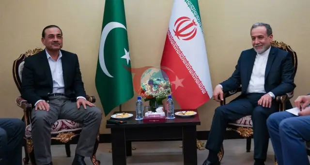 Pakistan Genelkurmay Başkanı Munir, İran Ziyaretinde Arakçi ile Görüştü