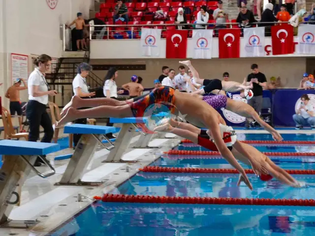 Düzce Belediye Spor Akademisi Yüzme Şenliğinde Zirvede