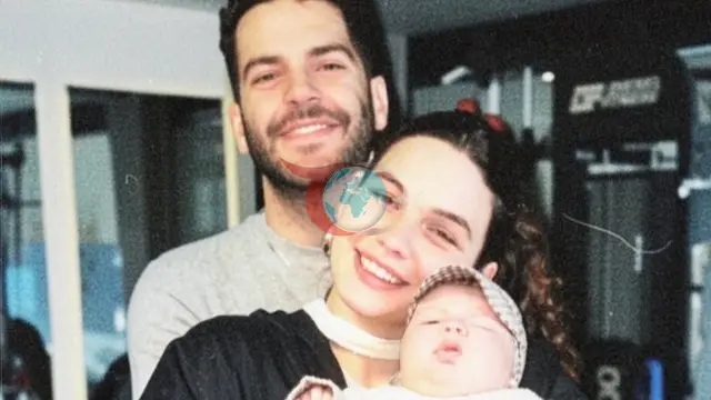 Beste Kökdemir ve Fazlı Erdinç Çatak'tan Aile Fotoğrafı