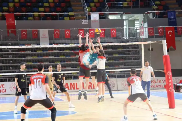 Şanlıurfa'nın Genç Voleybolcuları Sahada Parlıyor