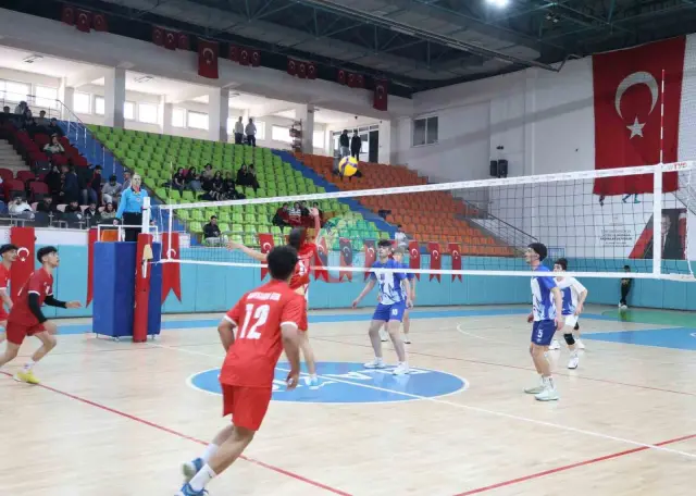 Elazığ’da Genç Erkekler Voleybol Turnuvası Başladı