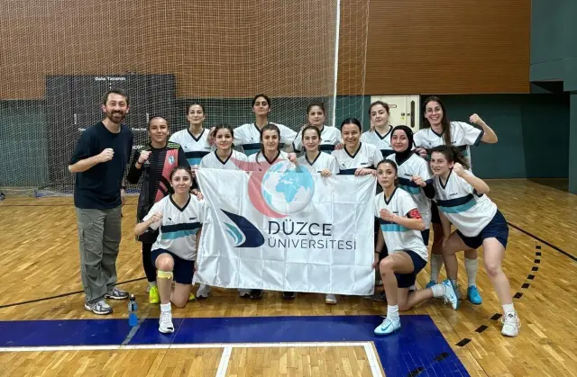 Düzce Üniversitesi Kadın Futbol Takımından Büyük Başarı