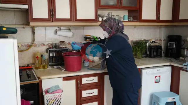 Başkan Balaban'ın Duyarlılığı Yaşlı Kadının Yüzünü Güldürdü